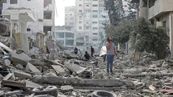 gaza_mann_handy_bombardierung - medico